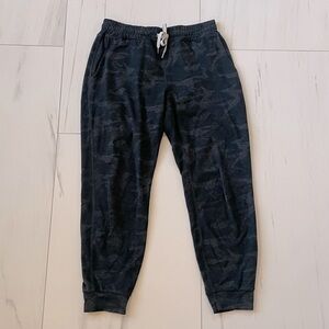 Vuori performance joggers